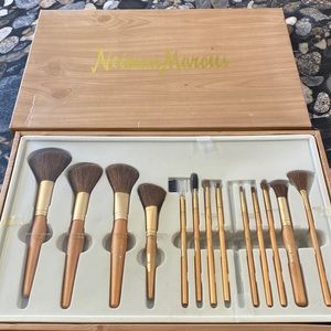 Neiman Marcus make up brush set